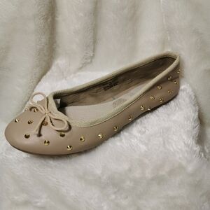 NWOB Steve Madden Gold Studded Ballet Flats in Champagne/Beige - Sz 40